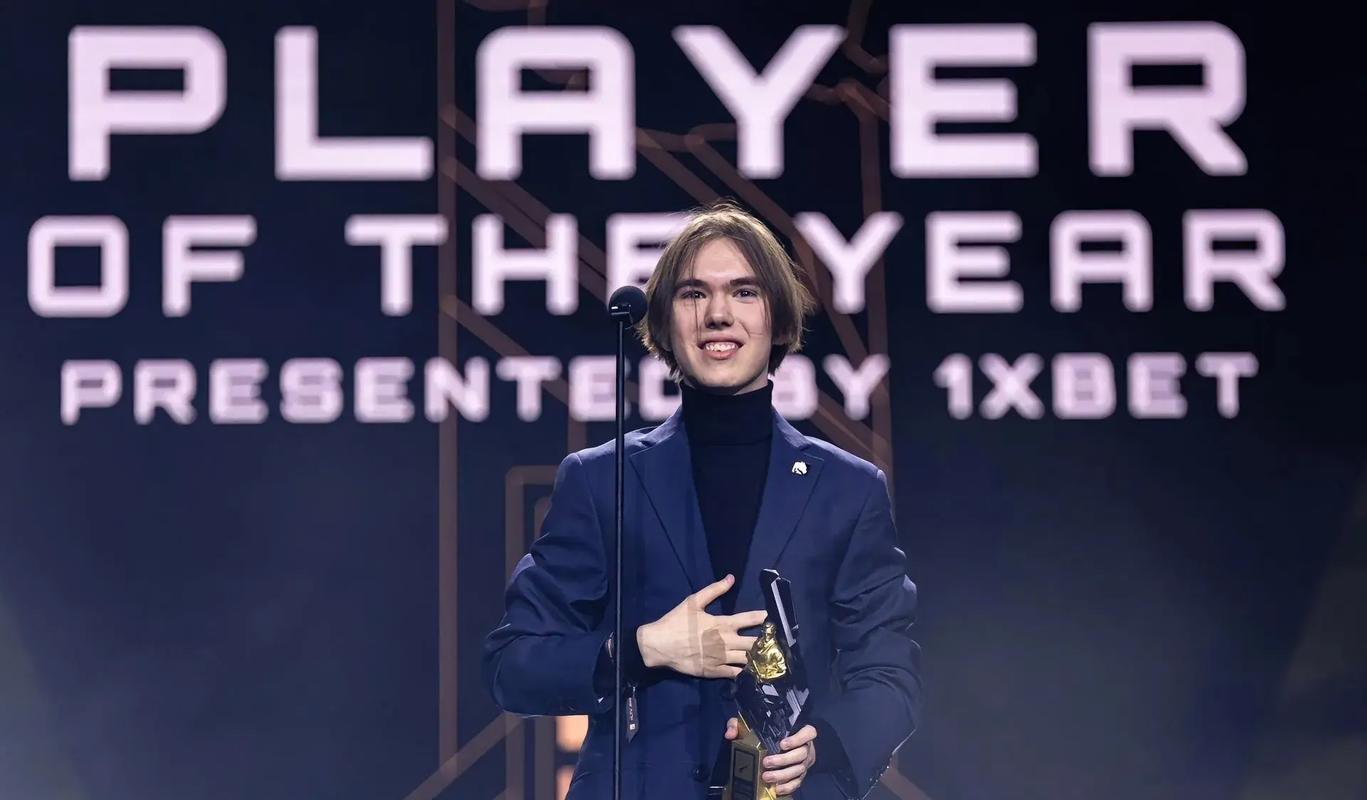 LPL夏季赛W8D2：小Wei野区遭遇Tarzan，Rookie对位Creme